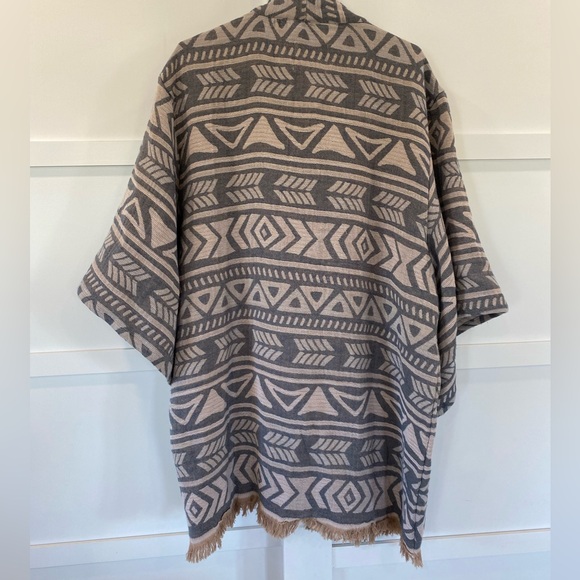 Begonville Cotton Shrug - Picture 9 of 11